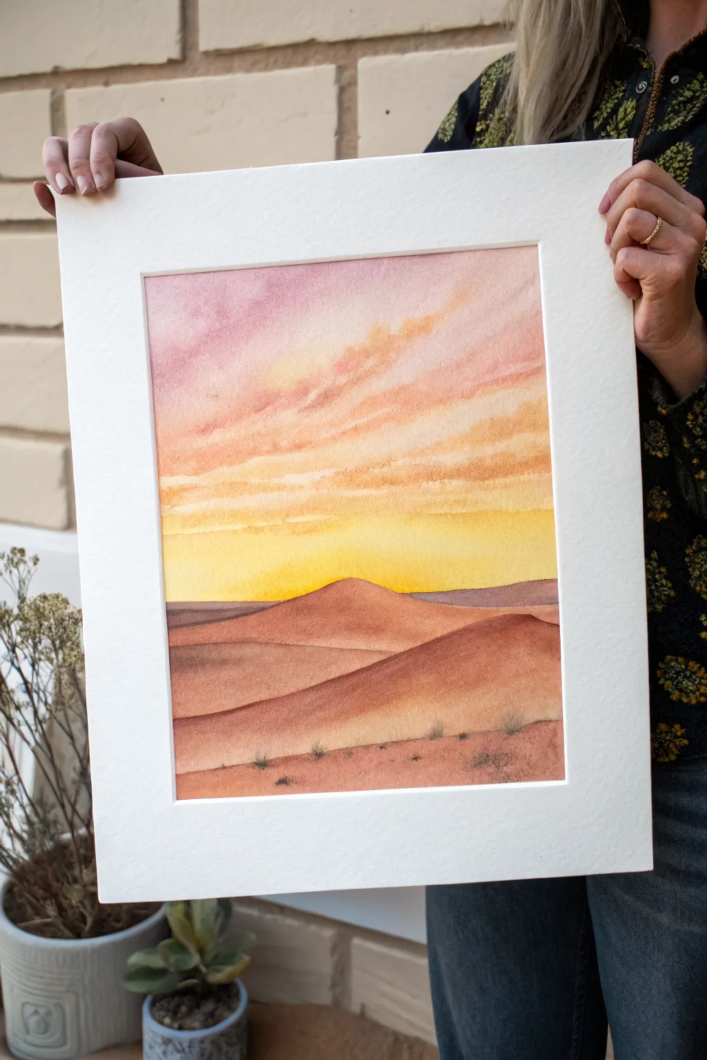 Easy desert sunset gradient: soft sky blend, clean horizon, and one bold dune silhouette