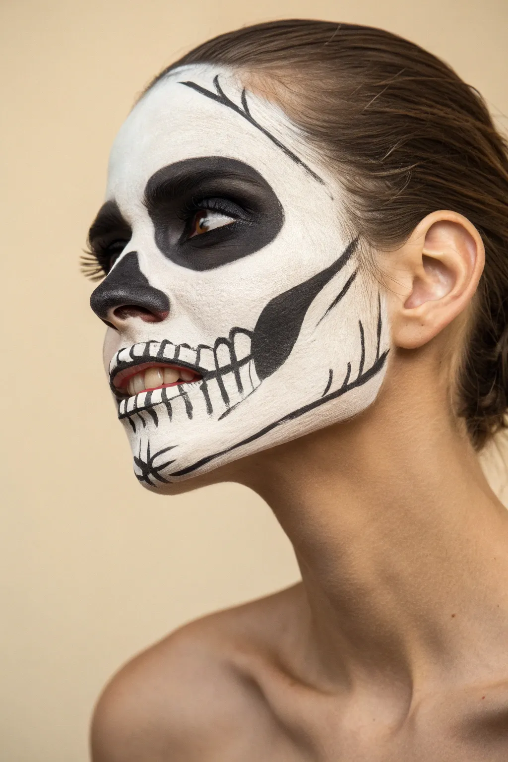 Create a hauntingly beautiful illusion with this anatomical skull shading technique.