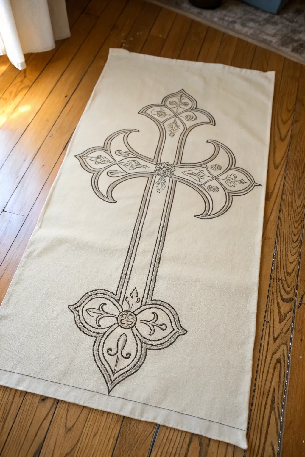 Ornate trefoil-ended cross sketch with gothic curves, centered detail and clean contrast.