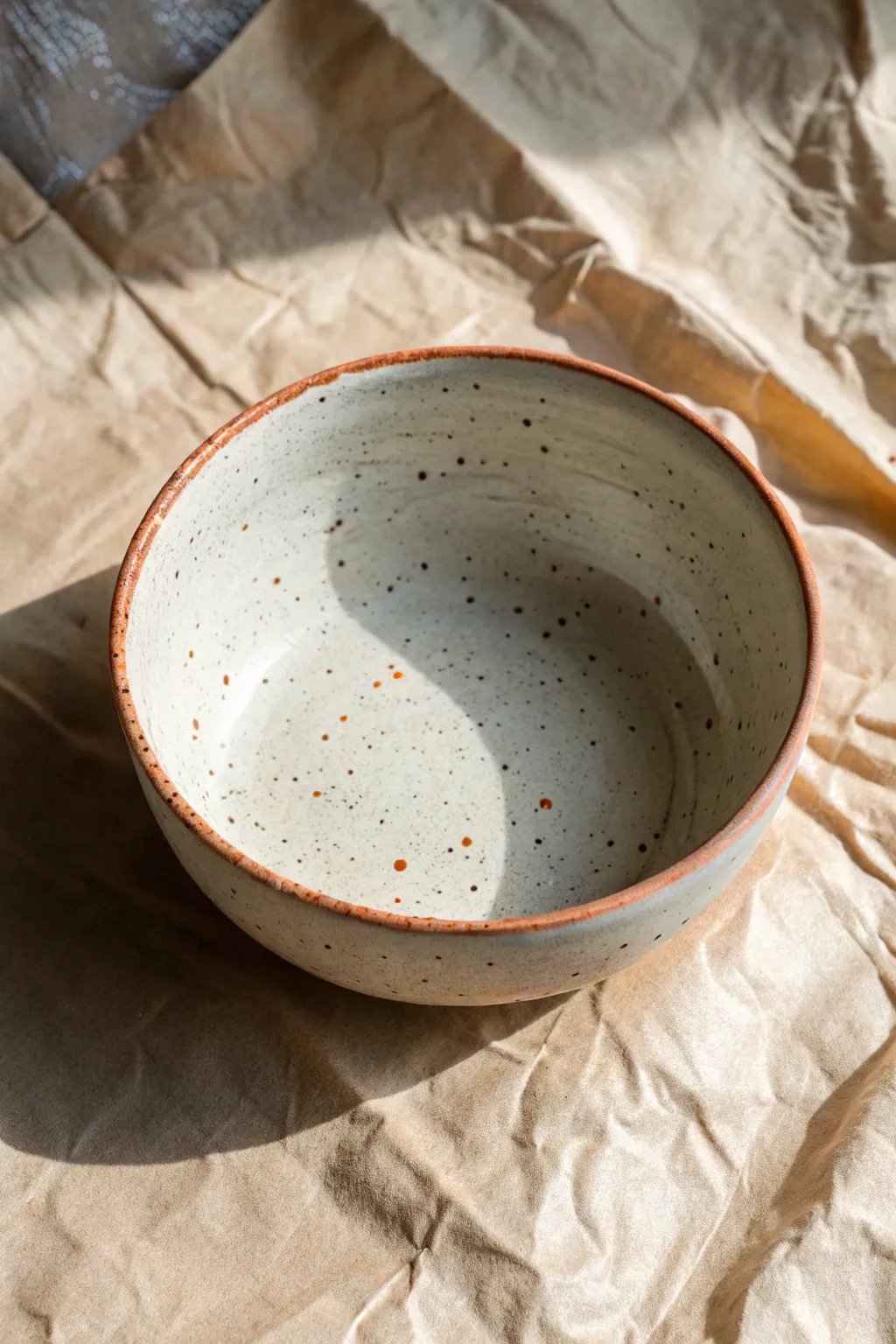 Speckled splatter bowl inspiration for a relaxed, studio-worn finish with minimalist charm
