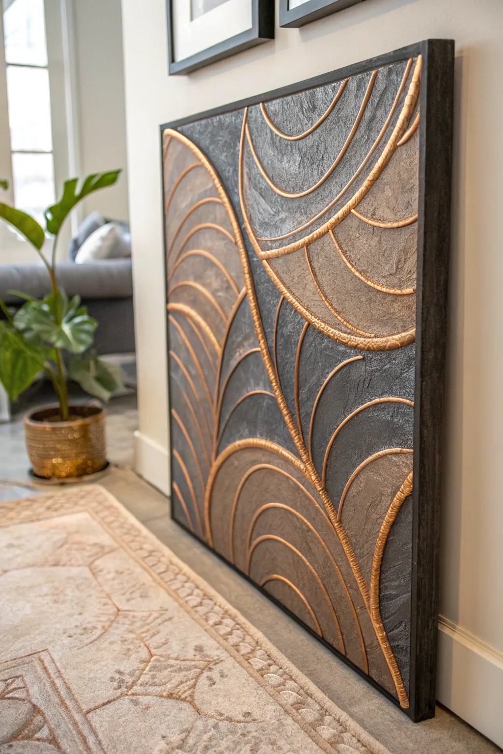 Metallic dry-brush over rich texture—minimal Nordic-boho shine with crisp contrast.