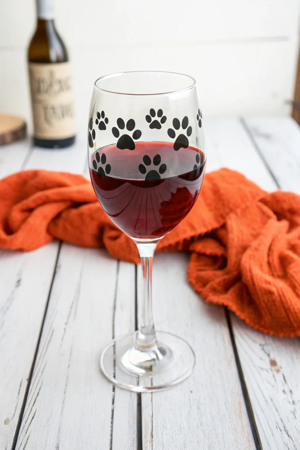 Raise a glass to your furry friend! 🐾 This DIY paw print wine glass is the perfect craft for pet lovers.