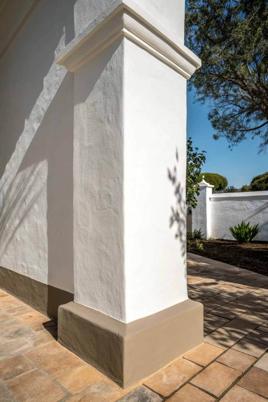 Soft 3D column illusion in a corner, painted shadow-lines for a chic minimalist boho wall