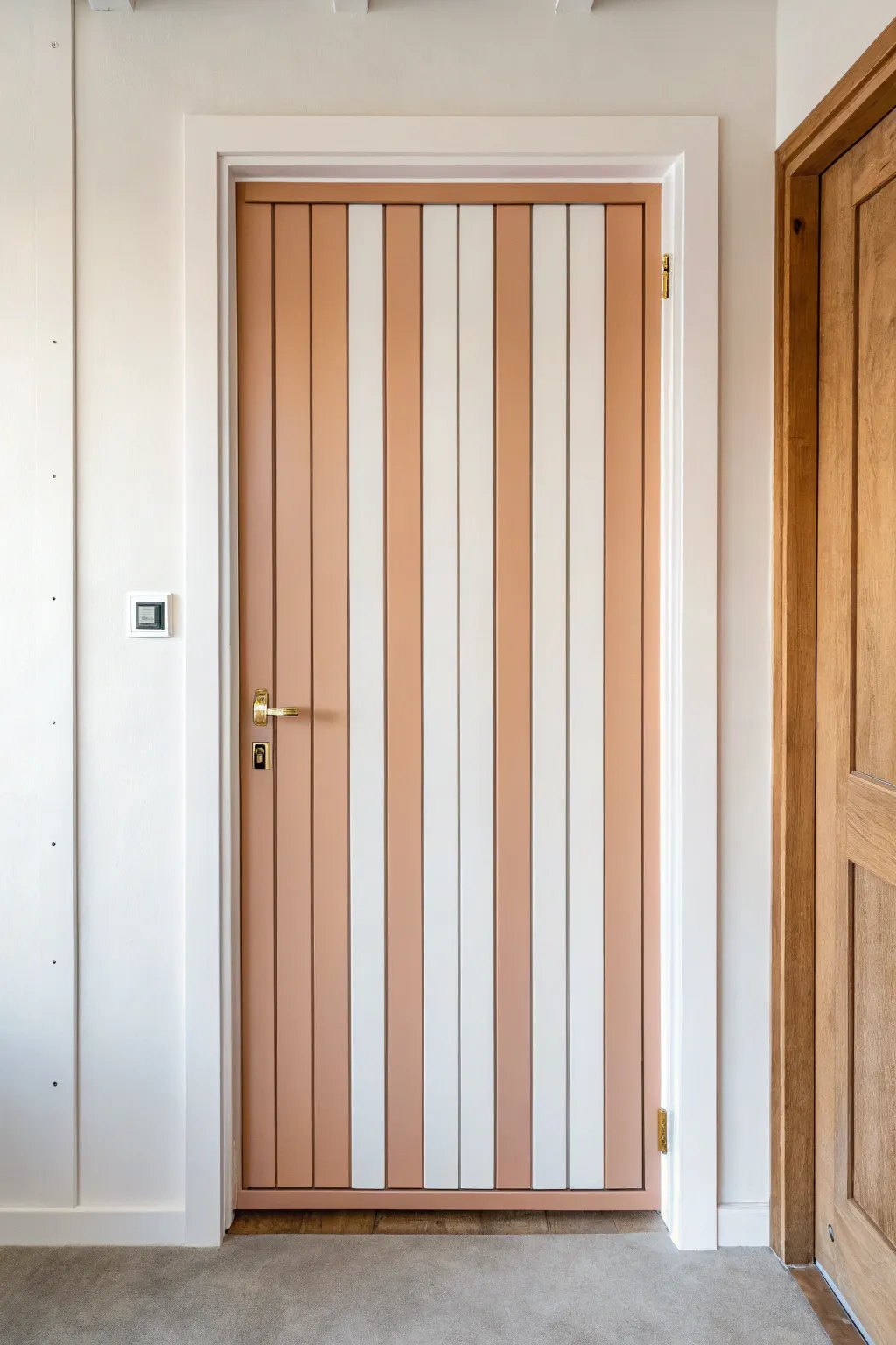 Minimalist striped door makeover: slat-inspired lines for an airy Scandinavian-boho entry.