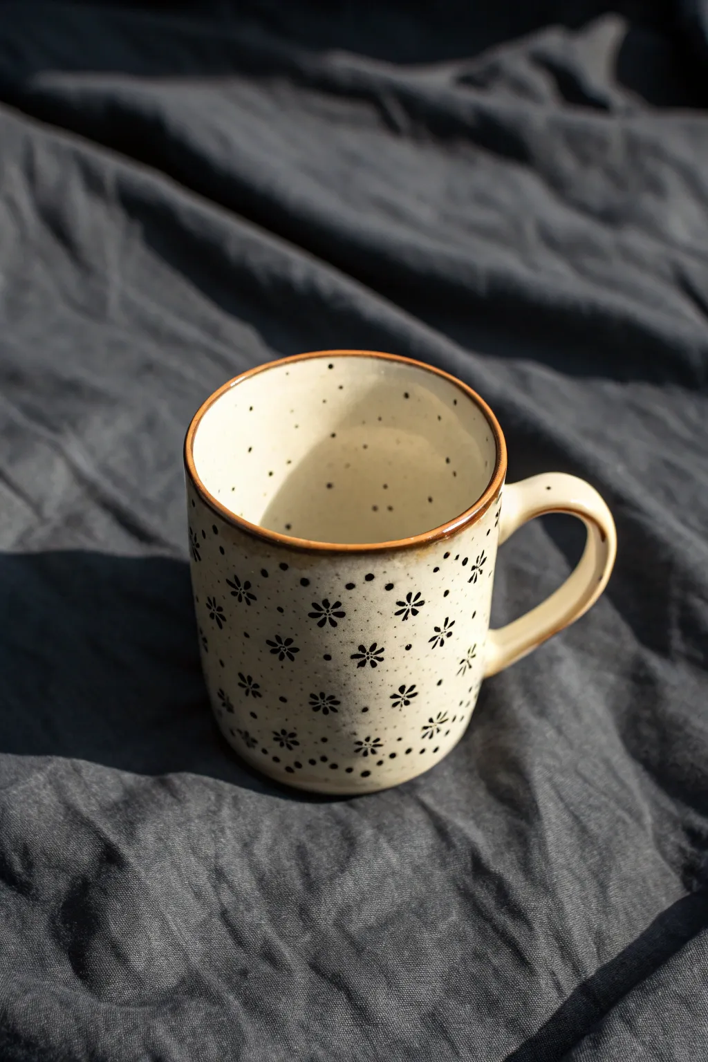 Discover the secret rim detail: a minimalist mug with tiny stars revealed only from above