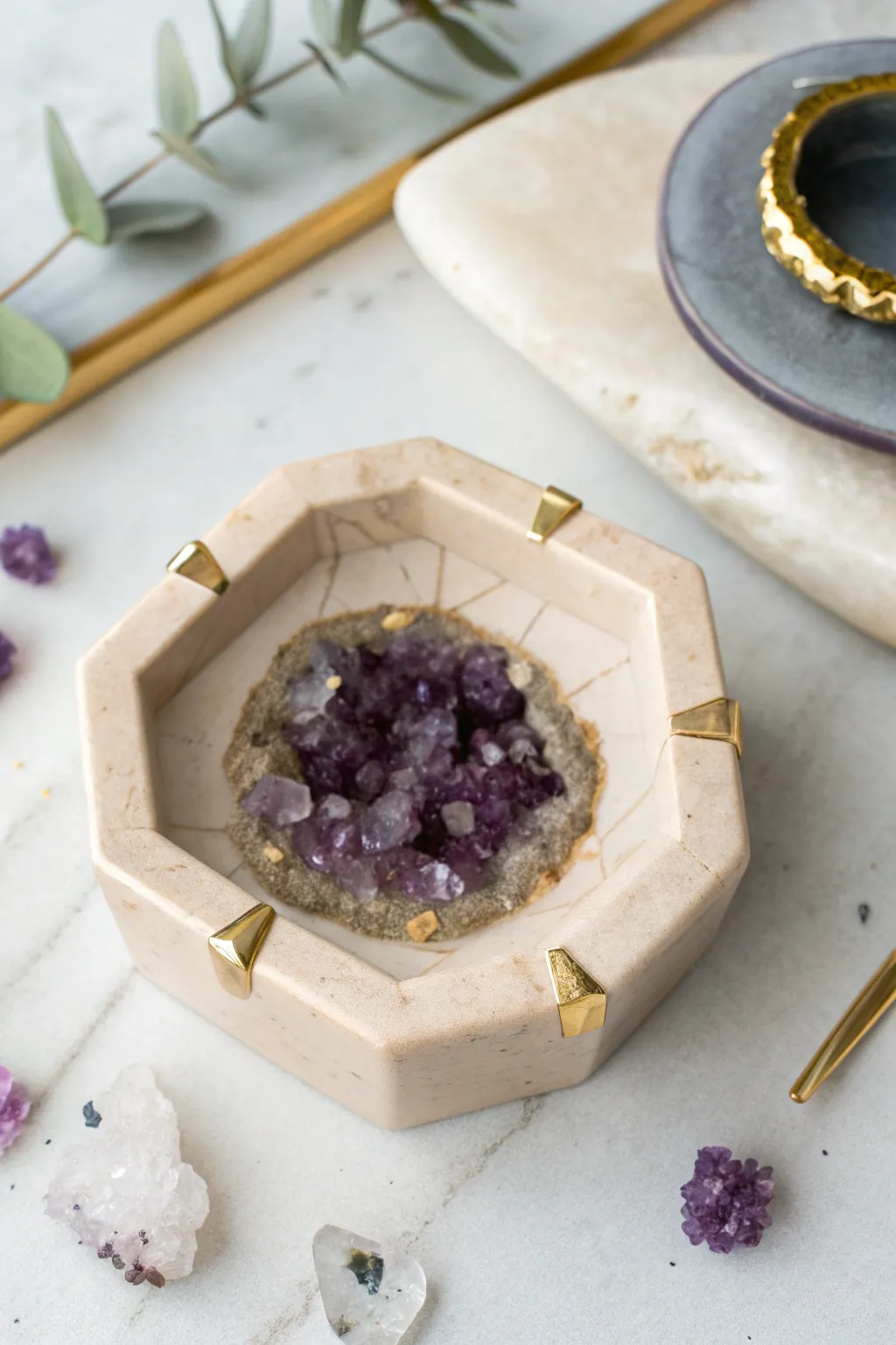 Geode-style clay ashtray with glossy facets and crystal clusters, minimal with a boho touch