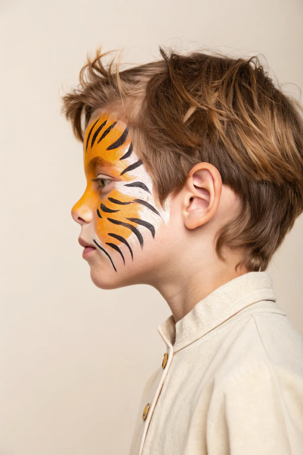 Master this artistic side-swipe tiger look in just minutes. Minimalist, wild, and totally adorable.