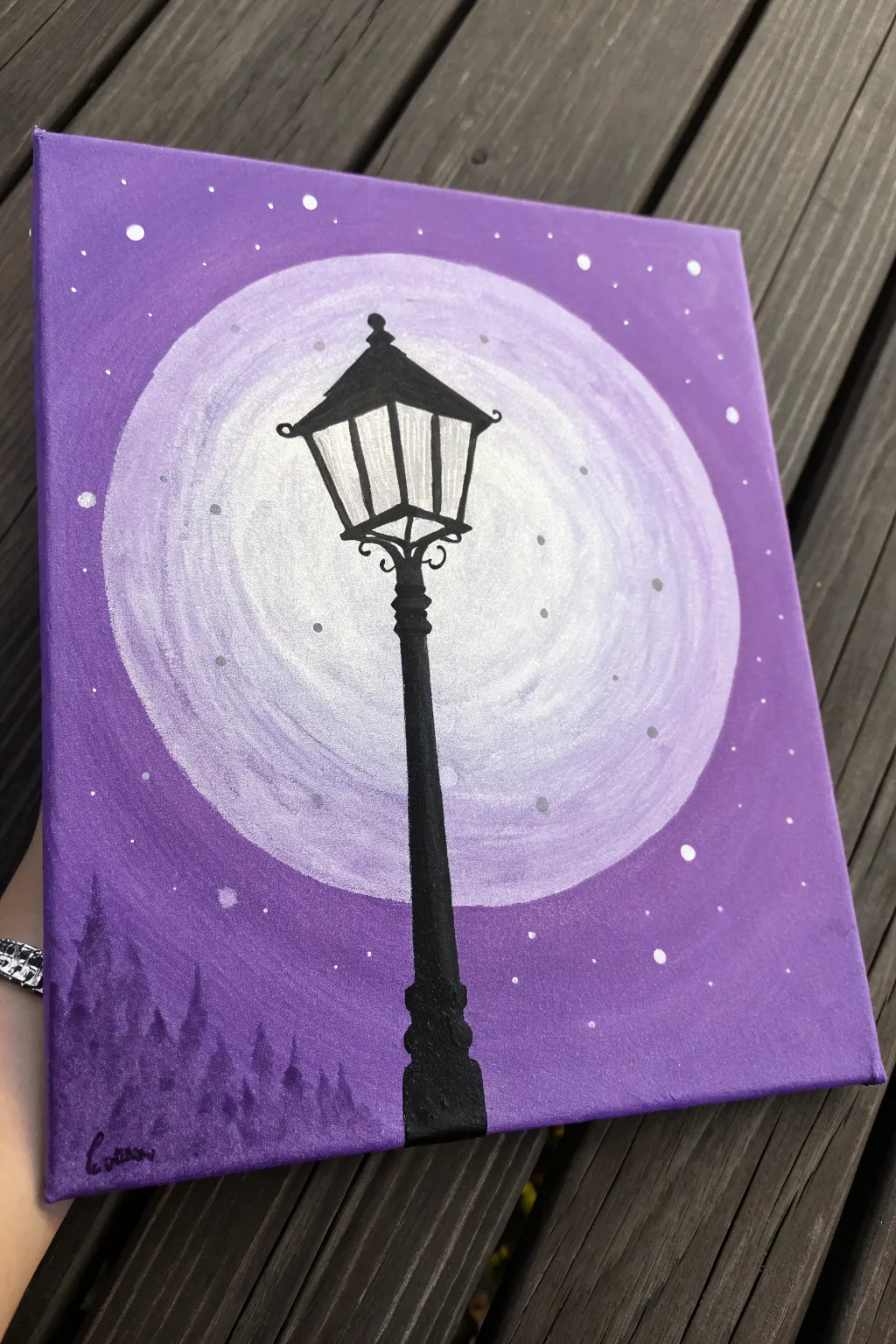 Easy purple silhouette scene: black streetlamp, soft lavender glow, and a few drifting light specks