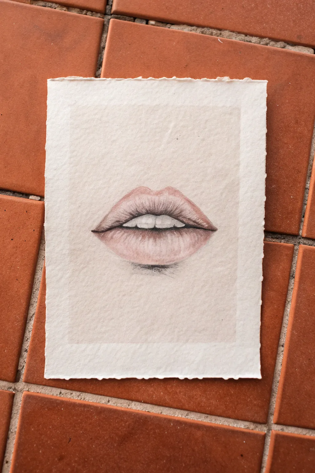 Minimal neutral mouth sketch with soft shading, centered and calm for easy reference.