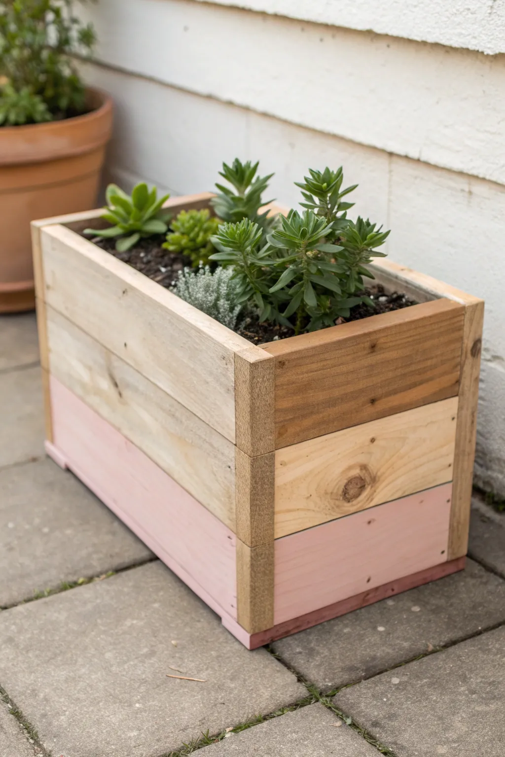 Two-tone dip-dye flower box: natural wood on top, a soft clay-pink base for modern contrast