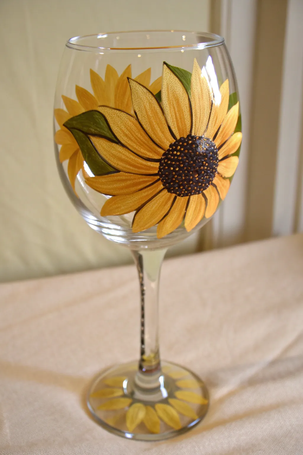 Beginner-friendly sunflower wine glass painting, chunky petals and textured dotted center