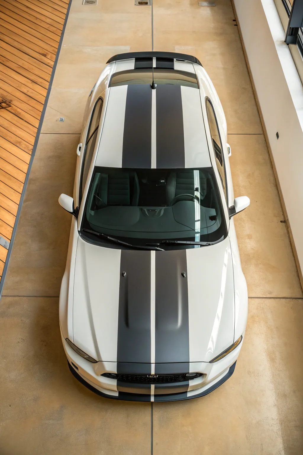 Minimal top-down racing stripes that elongate the silhouette, crisp contrast and handmade feel