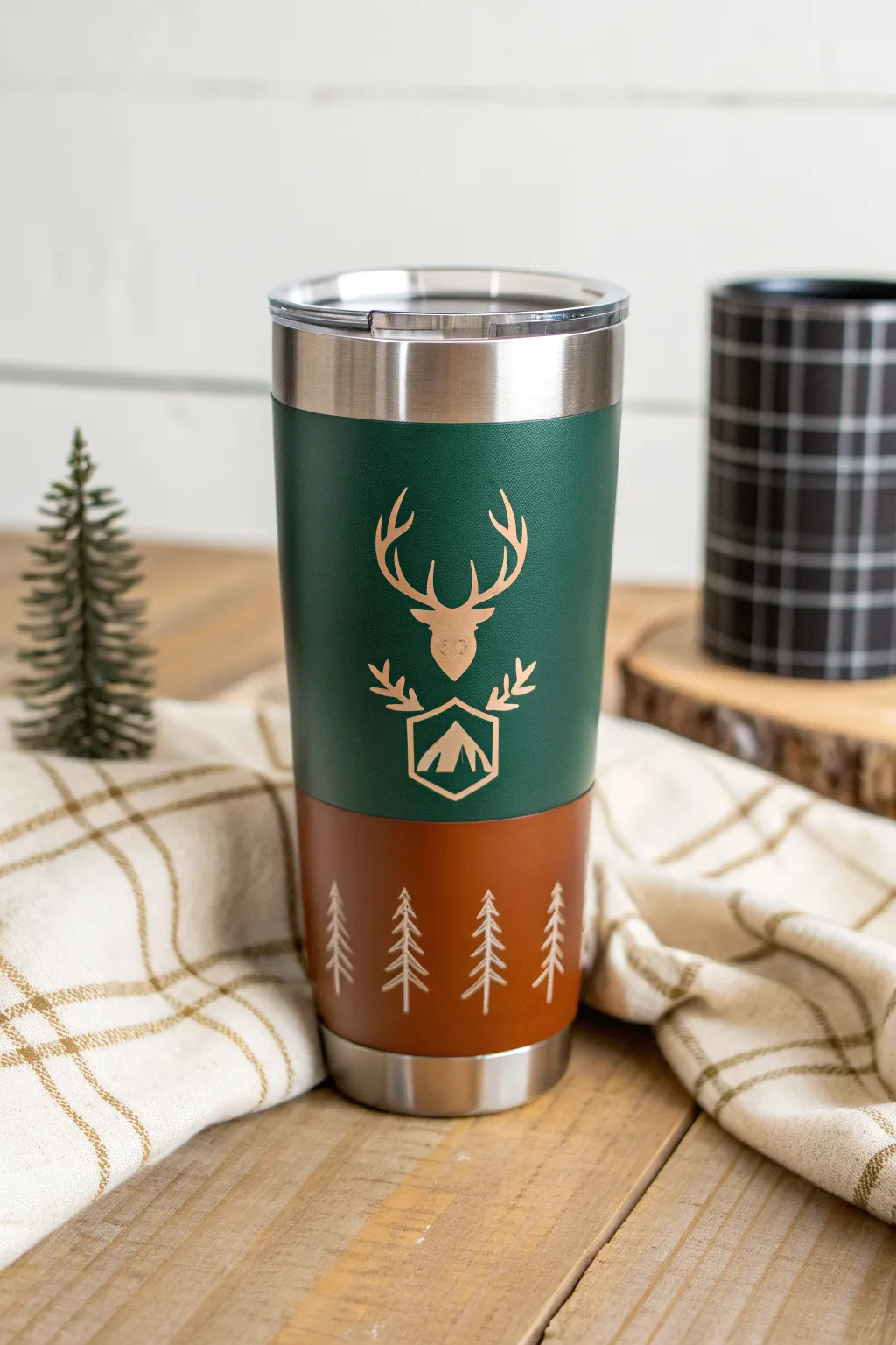 Hunting cabin badge epoxy tumbler in forest green and brown, styled with woodgrain and plaid