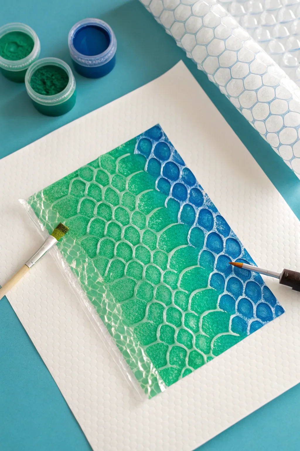 Turn simple bubble wrap into chic art. This honeycomb texture effect is bold, beautiful, and easy to DIY.
