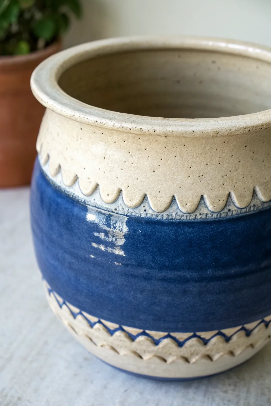 Pot drawing inspiration: bold color + clean scalloped rim border, leaving the body simple to sketch.