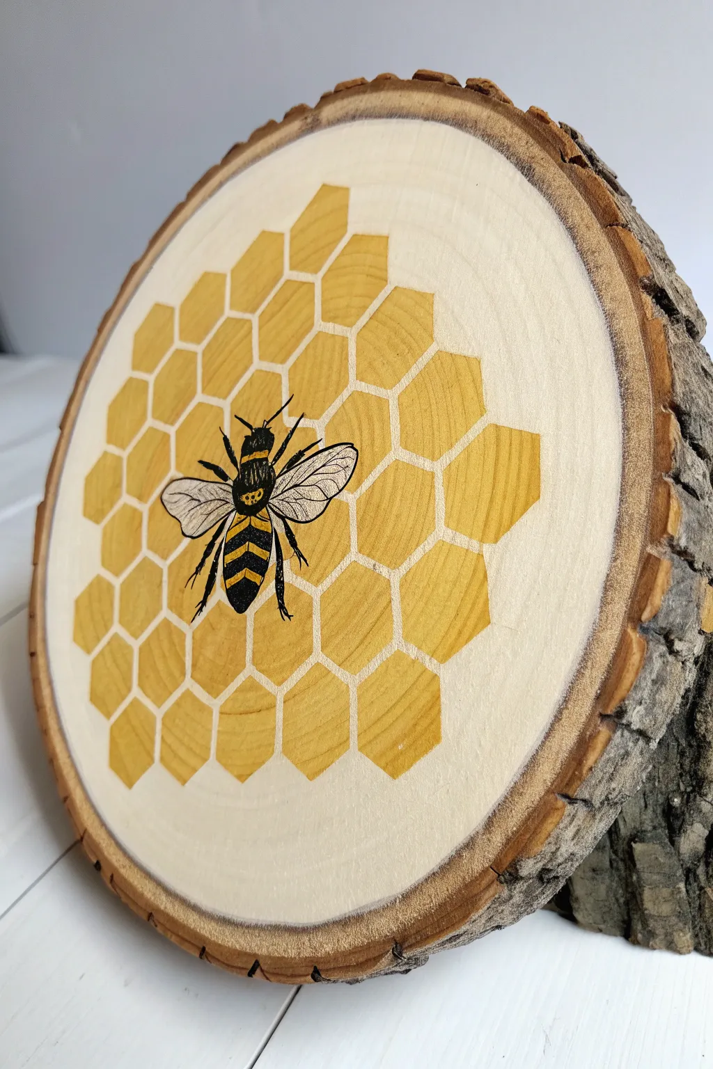 DIY wood circle: sunny honeycomb grid with a glossy little bee, minimal Scandinavian boho vibes