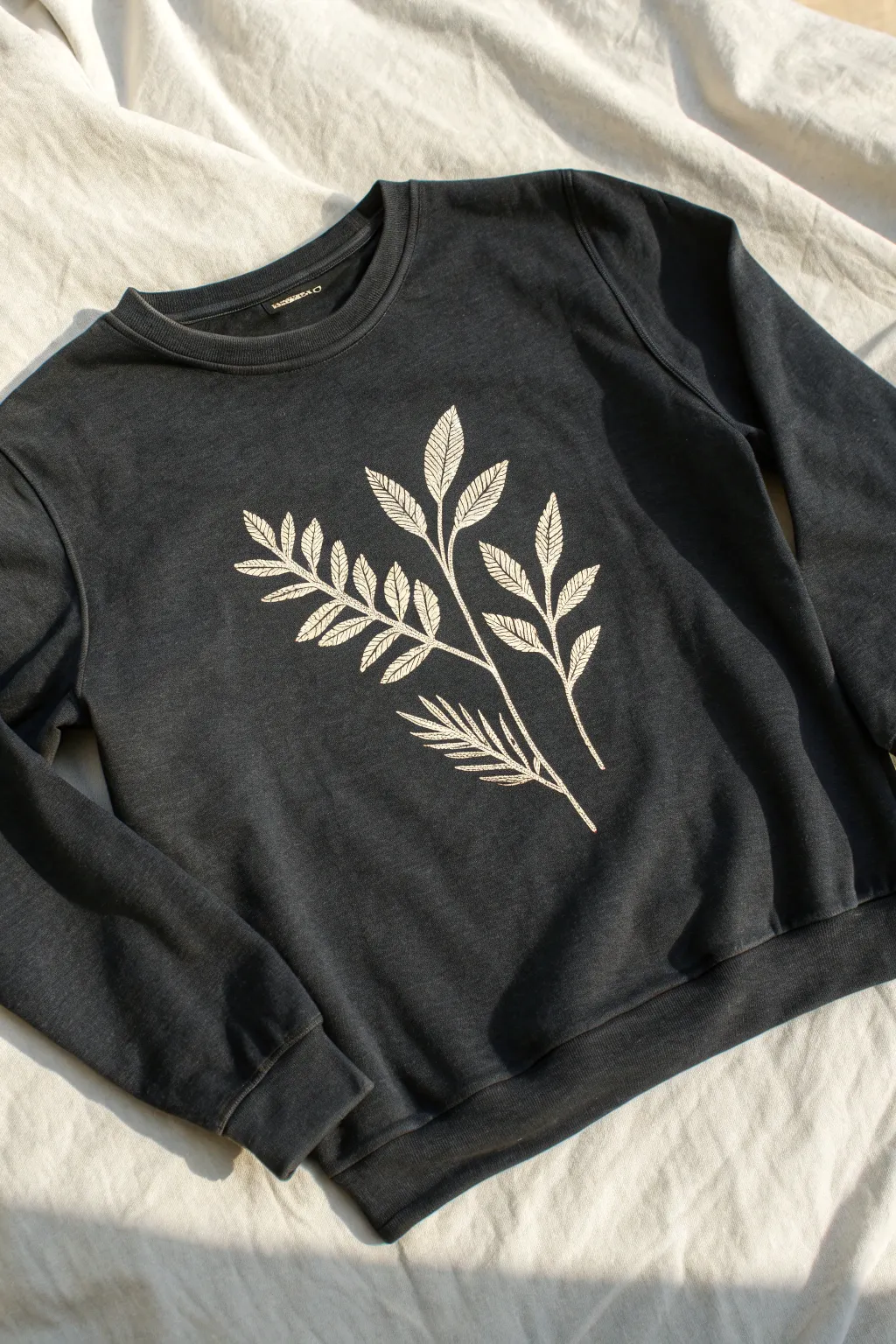 Monochrome botanical silhouette on dark fabric for a chic, minimal Scandinavian boho look.